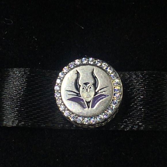 Pandora Disney Villains Mistress of all evil Charm - Picture 1 of 4